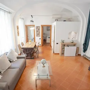 D'elite Trevi Fountain Apartment