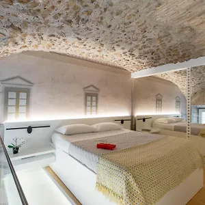 Iflat Glass And Stone Loft Apartment